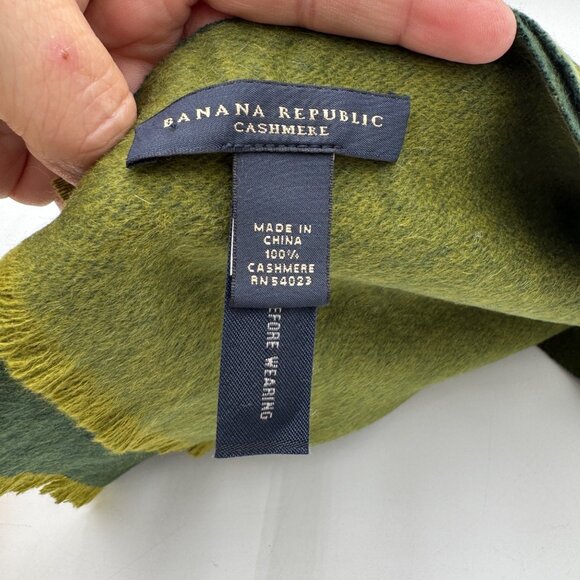 Banana Republic REVERSIBLE CASHMERE SCARF green shades NWOT - Picture 3 of 5